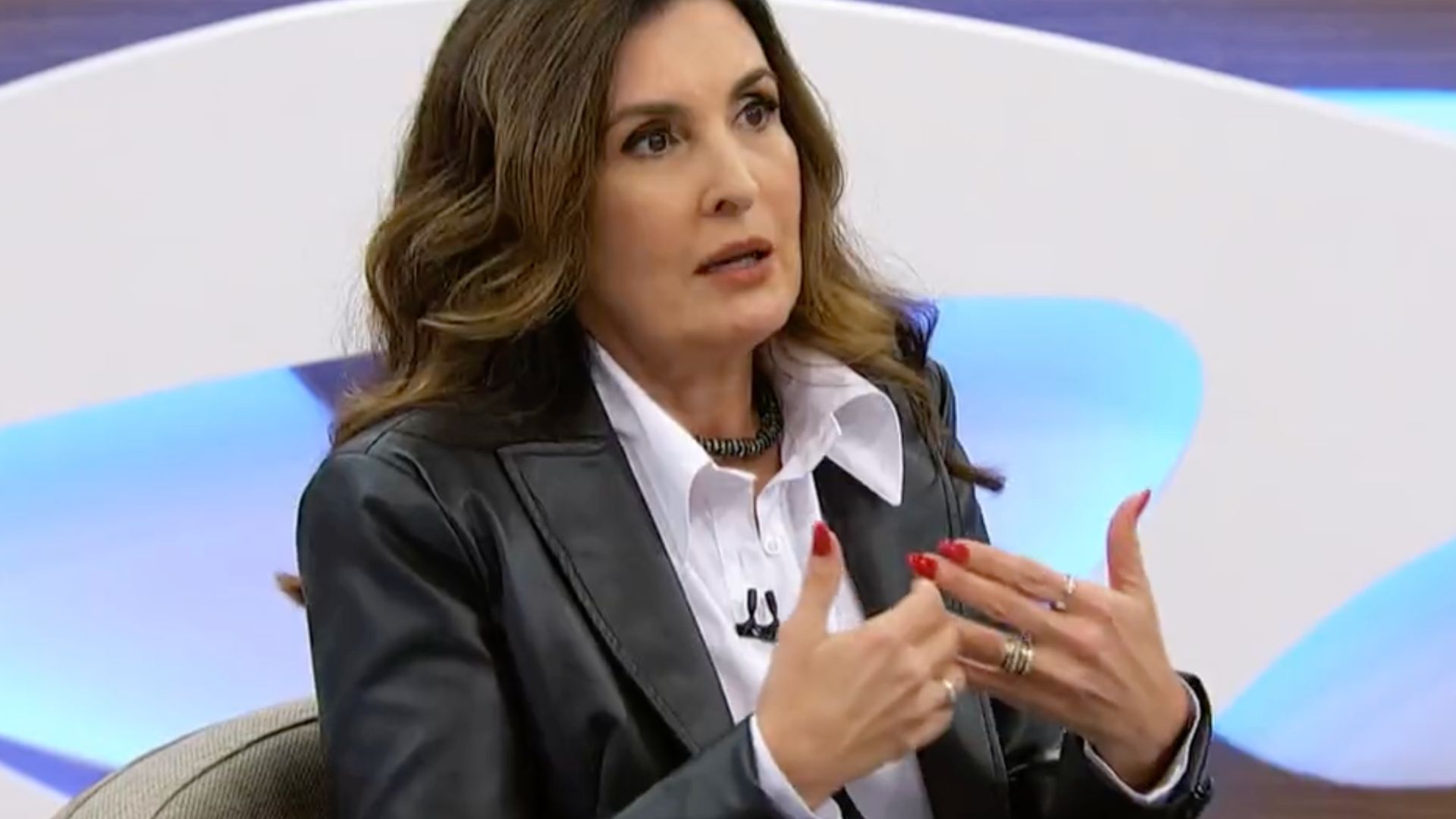 Em entrevista, Fátima Bernardes não gosta de insinuação sobre faltas na Globo: “Chateada”