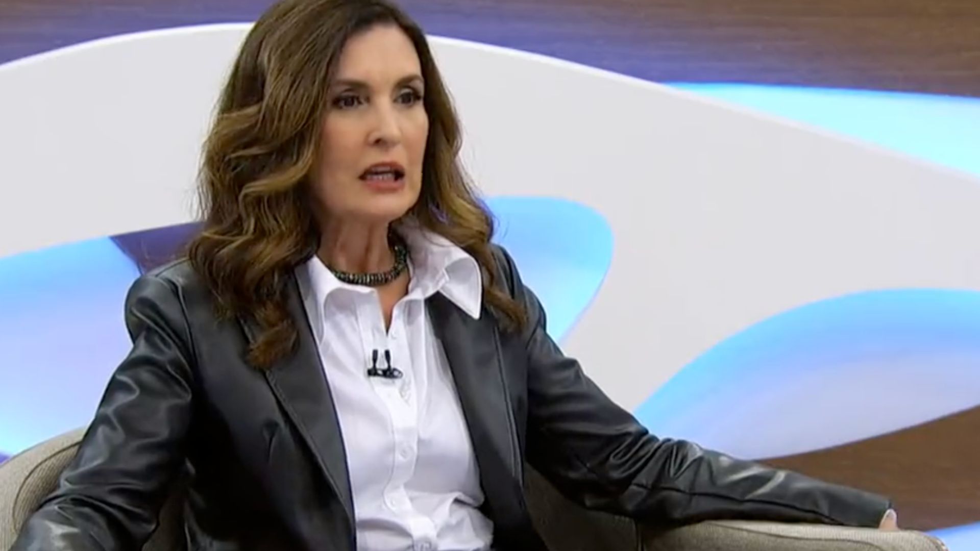 Fátima Bernardes surpreende ao ser questionada sobre voto nas eleições: “Posição clara”