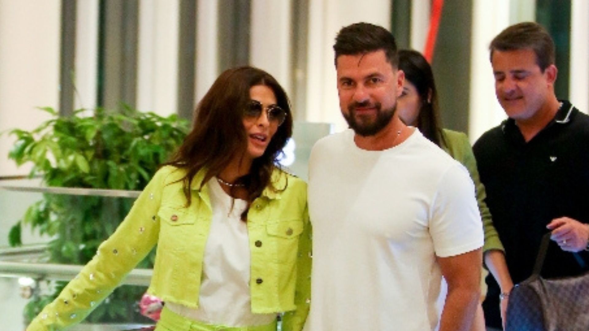 Eles cresceram! Filhos de Juliana Paes roubam a cena em passeio em família no shopping