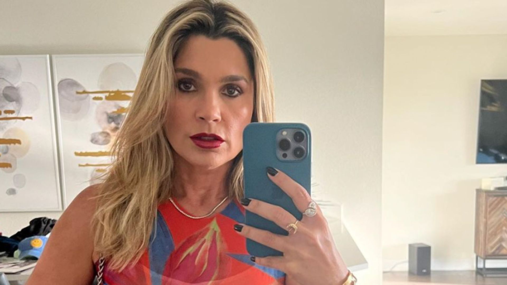 Flávia Alessandra deixa roupa íntima aparecer ao apostar em vestido transparente: “Perfeição”