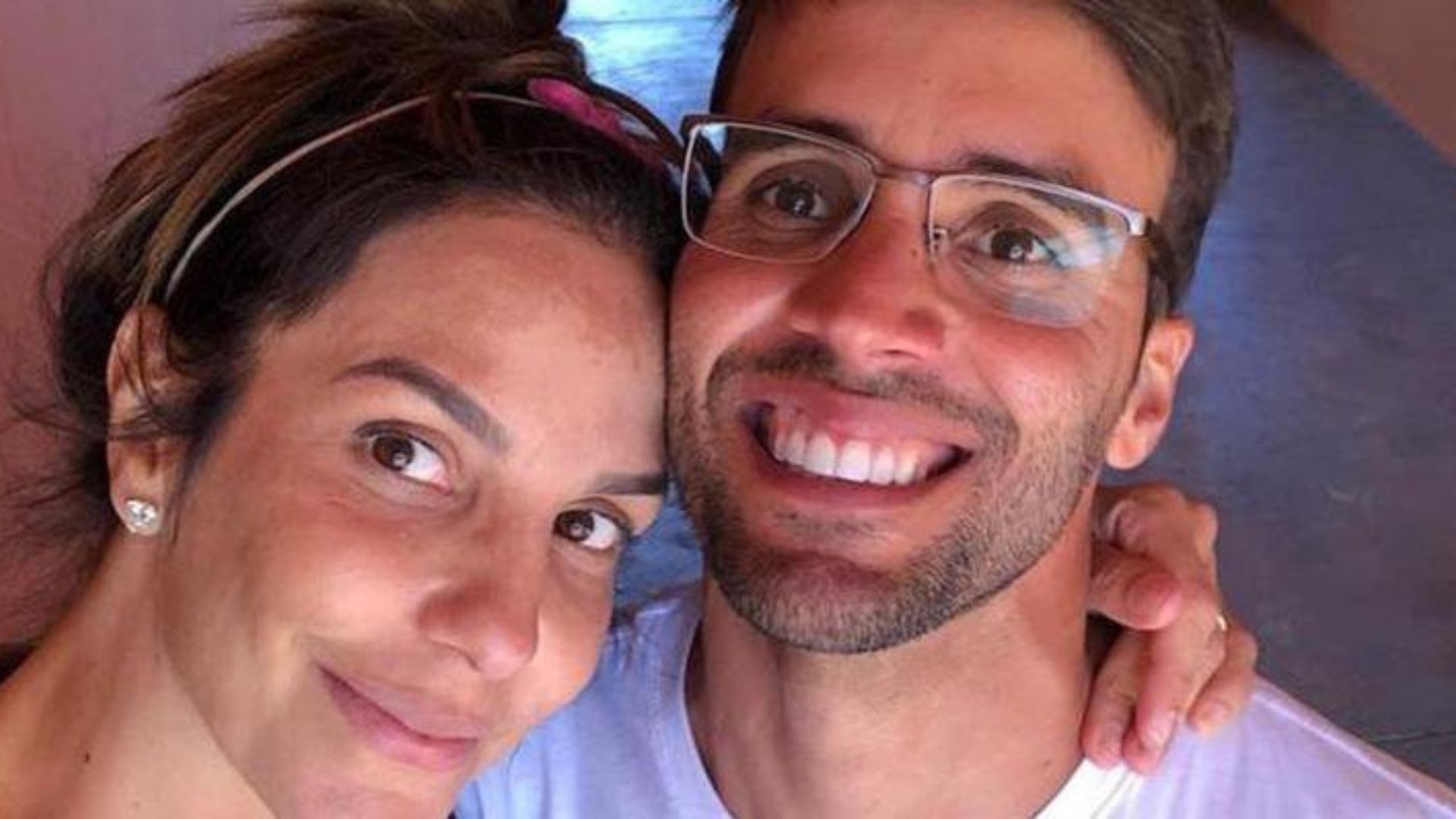 Grandonas e espertas, gêmeas de Ivete Sangalo surgem causando nos bastidores de show