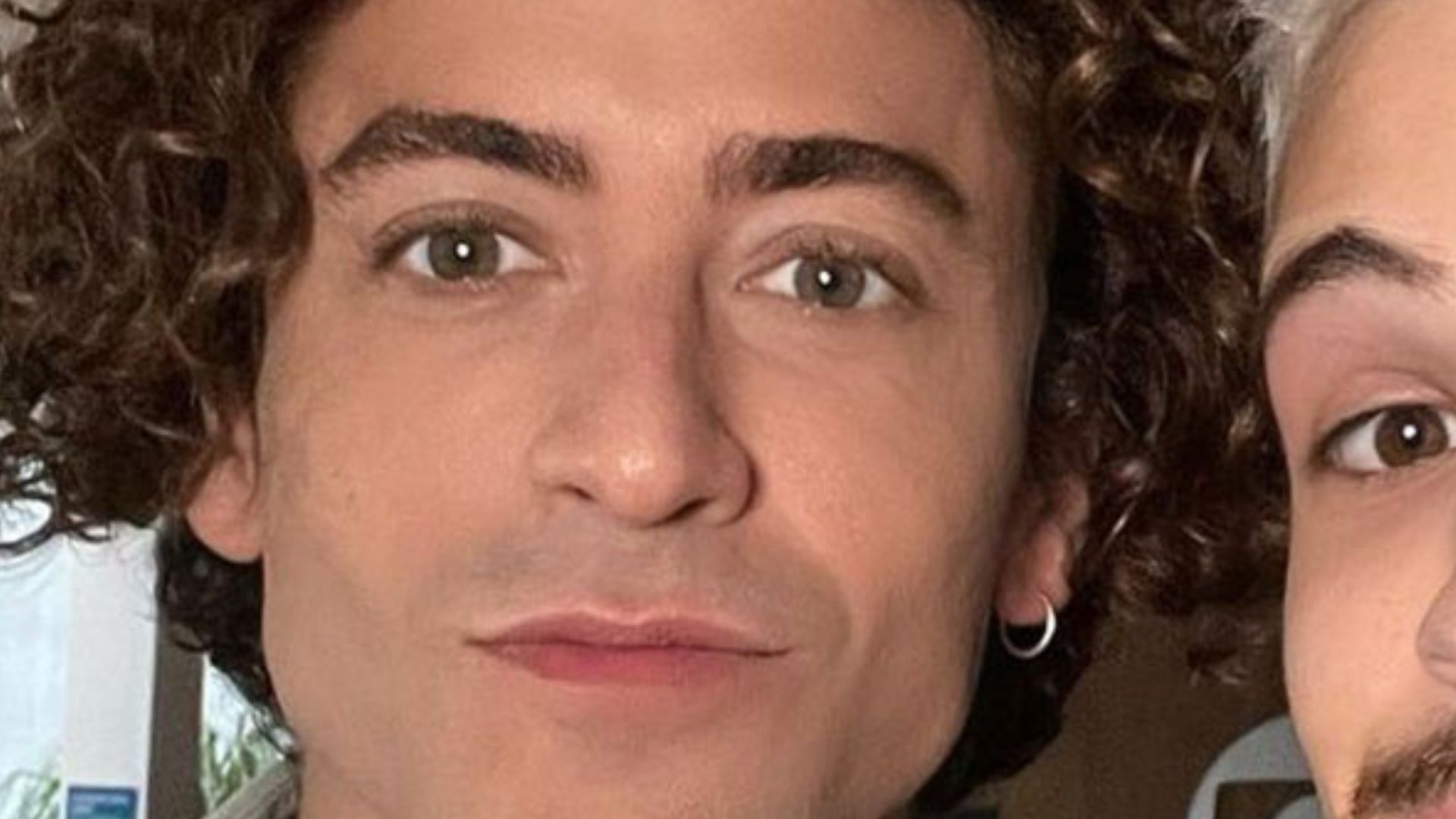 Viva o amor! Destaque em ‘Pantanal’, Jesuíta Barbosa reata relacionamento com o ex-namorado