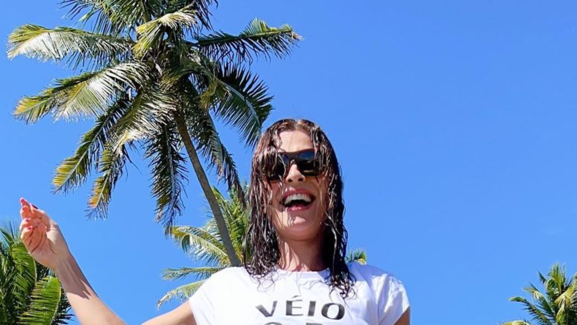 Com look de Anitta, Juliana Paes deixa quase tudo à mostra e fãs babam: “Deusa”