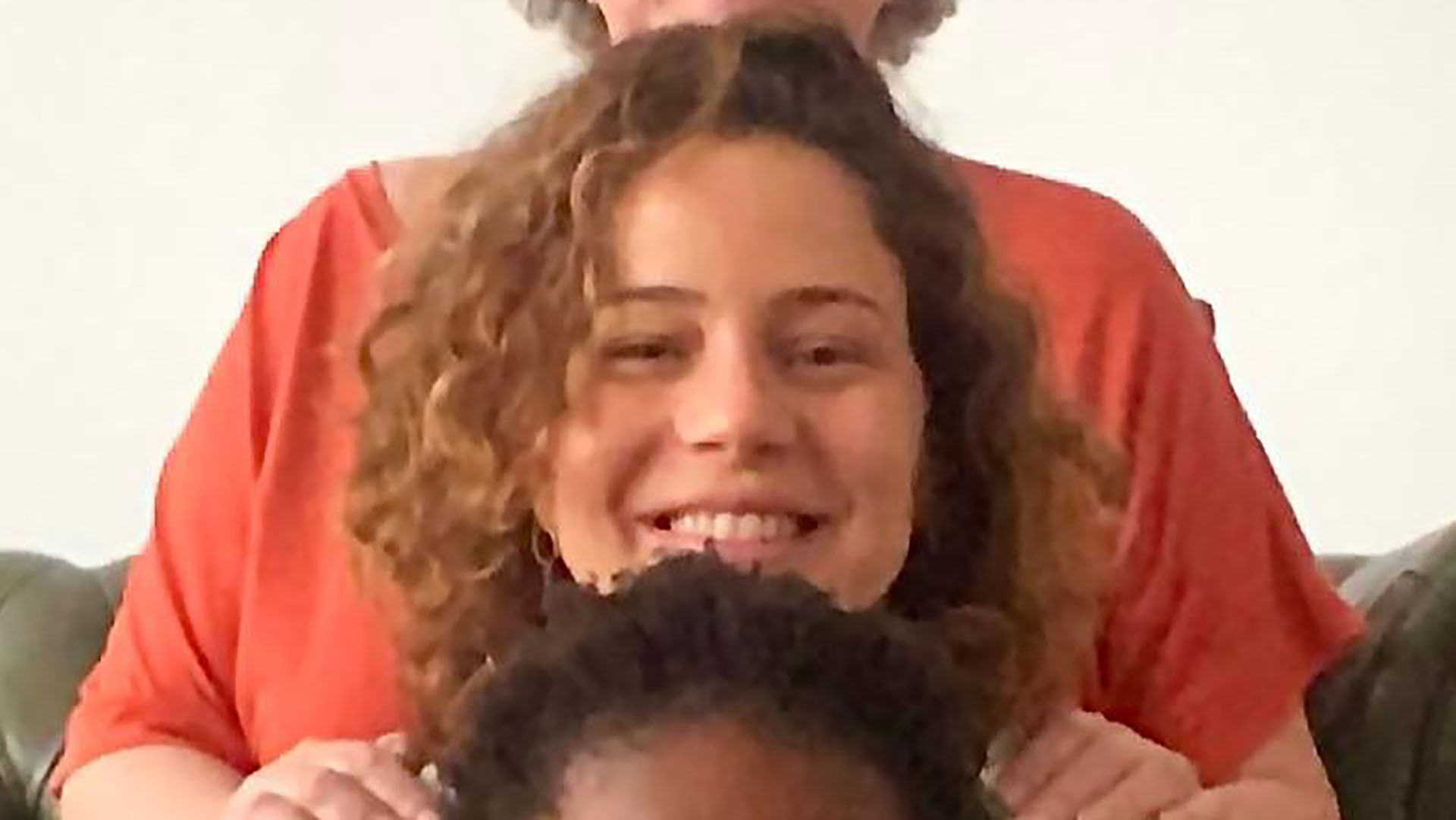 Leandra Leal faz encontro de gerações em clique raro com a mãe e a filha: “Amor”
