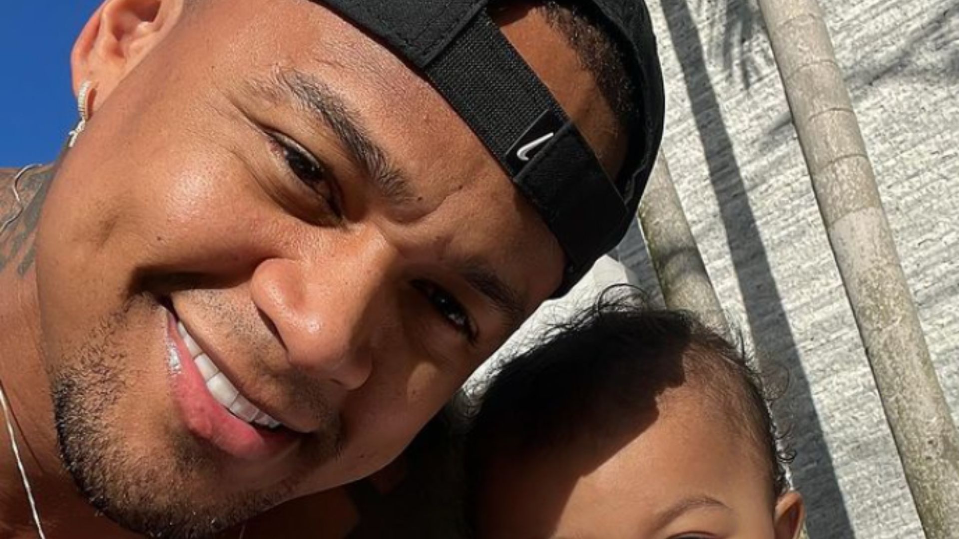 Quem é quem? Leo Santana posa de rostinho colado com a filha e semelhança impressiona: “Sua cópia”