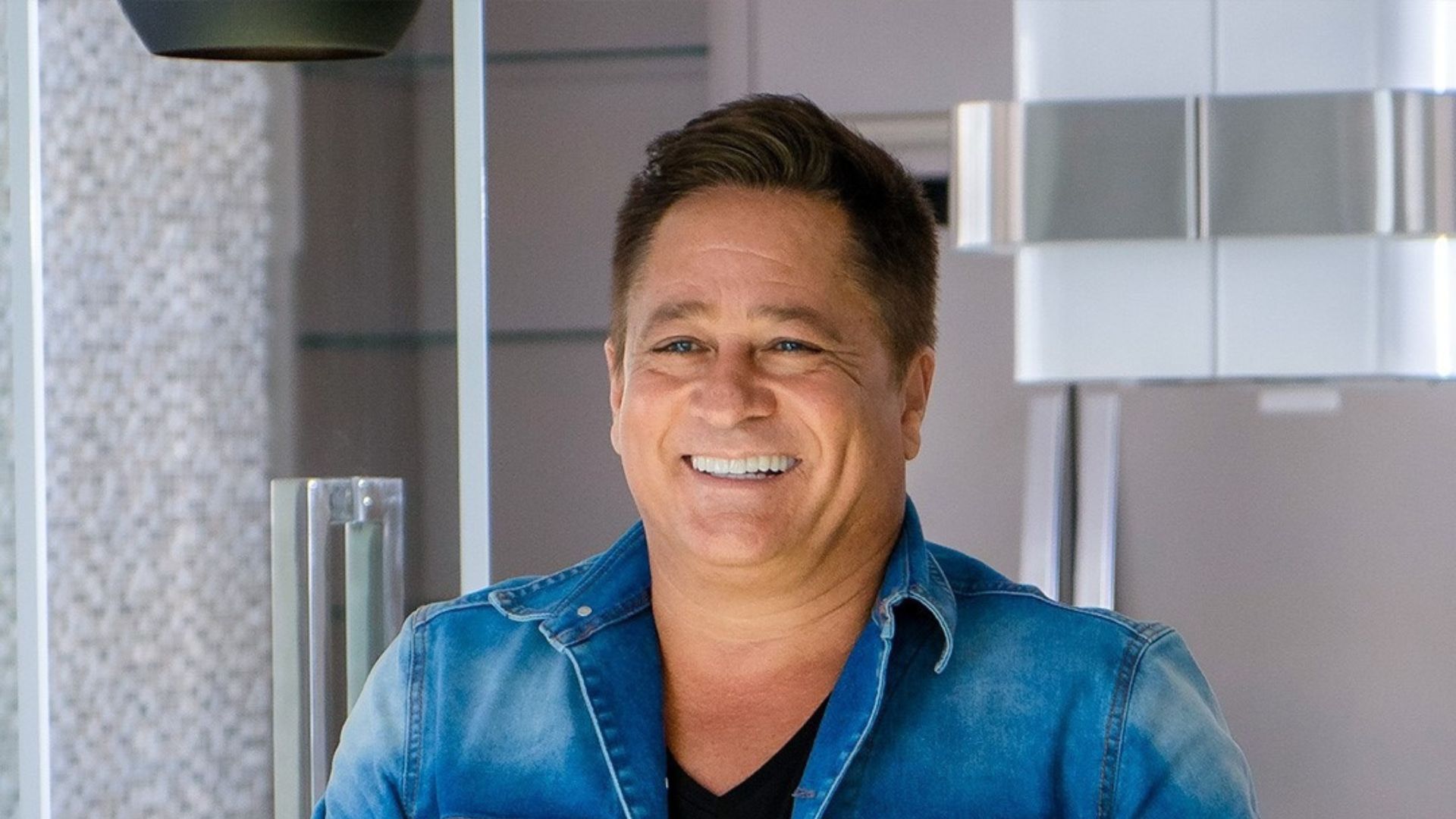 Leonardo vai à Justiça contra empresa, se dá bem e ganha R$ 500 mil em indenização