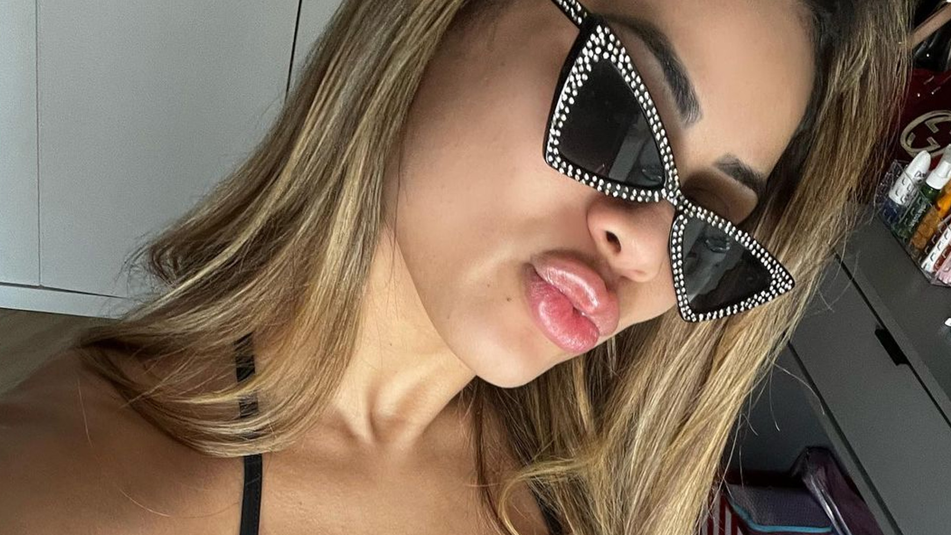 Lexa aposta em biquíni de cobertura mínima e exibe corpo espetacular: “Coisa boa”
