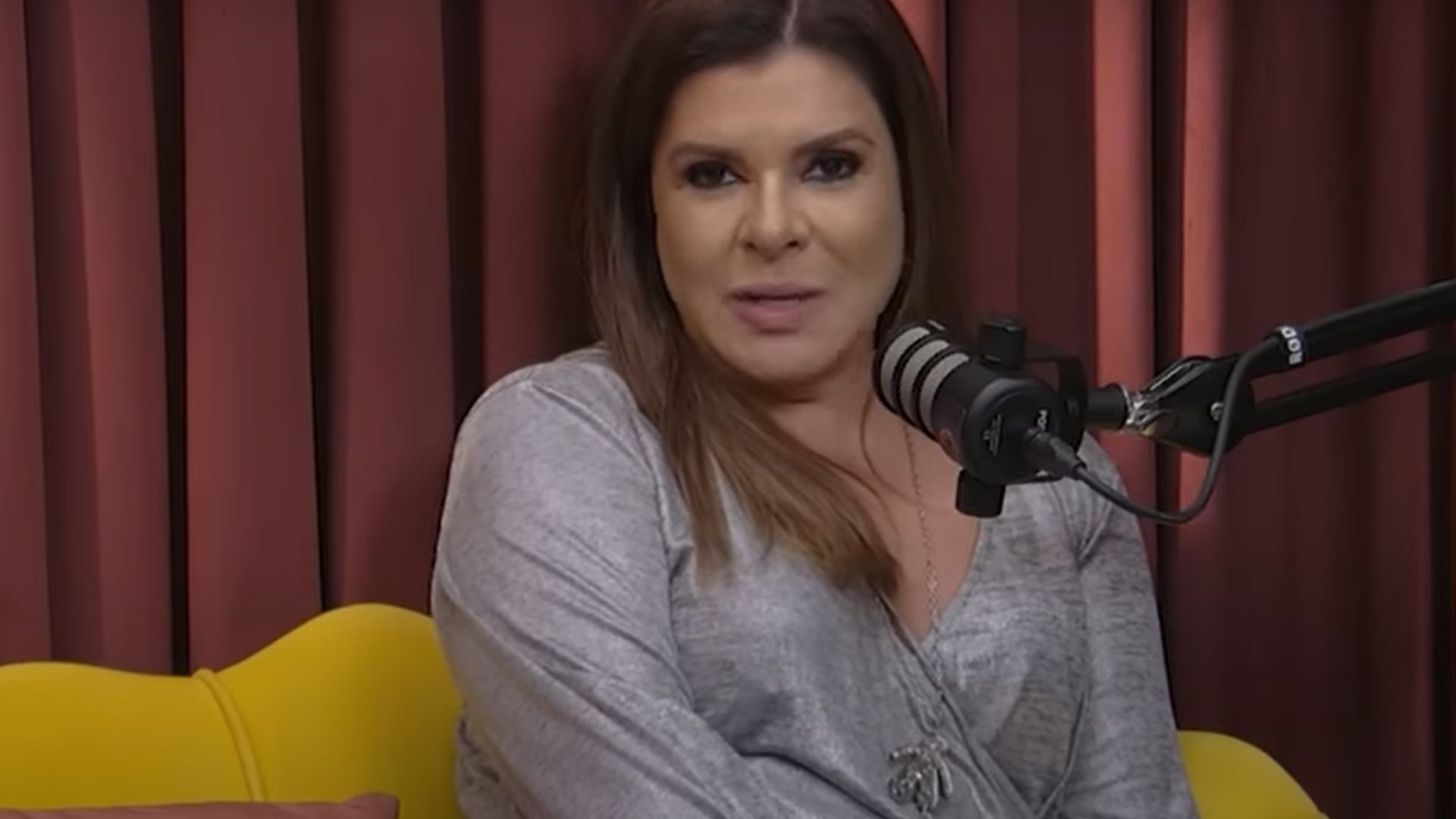 Mara Maravilha expõe “vícios” que não consegue largar: “Tem que extravasar”