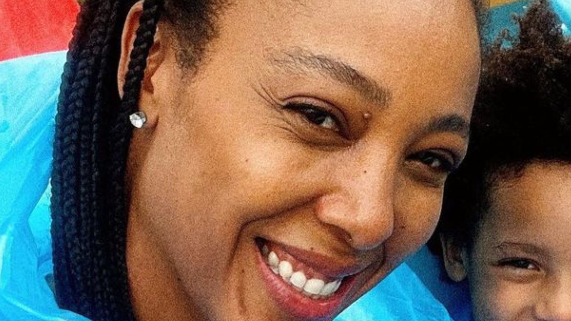 Em momento raro, Negra Li surge com os filhos em viagem para Orlando: “Exaustos”
