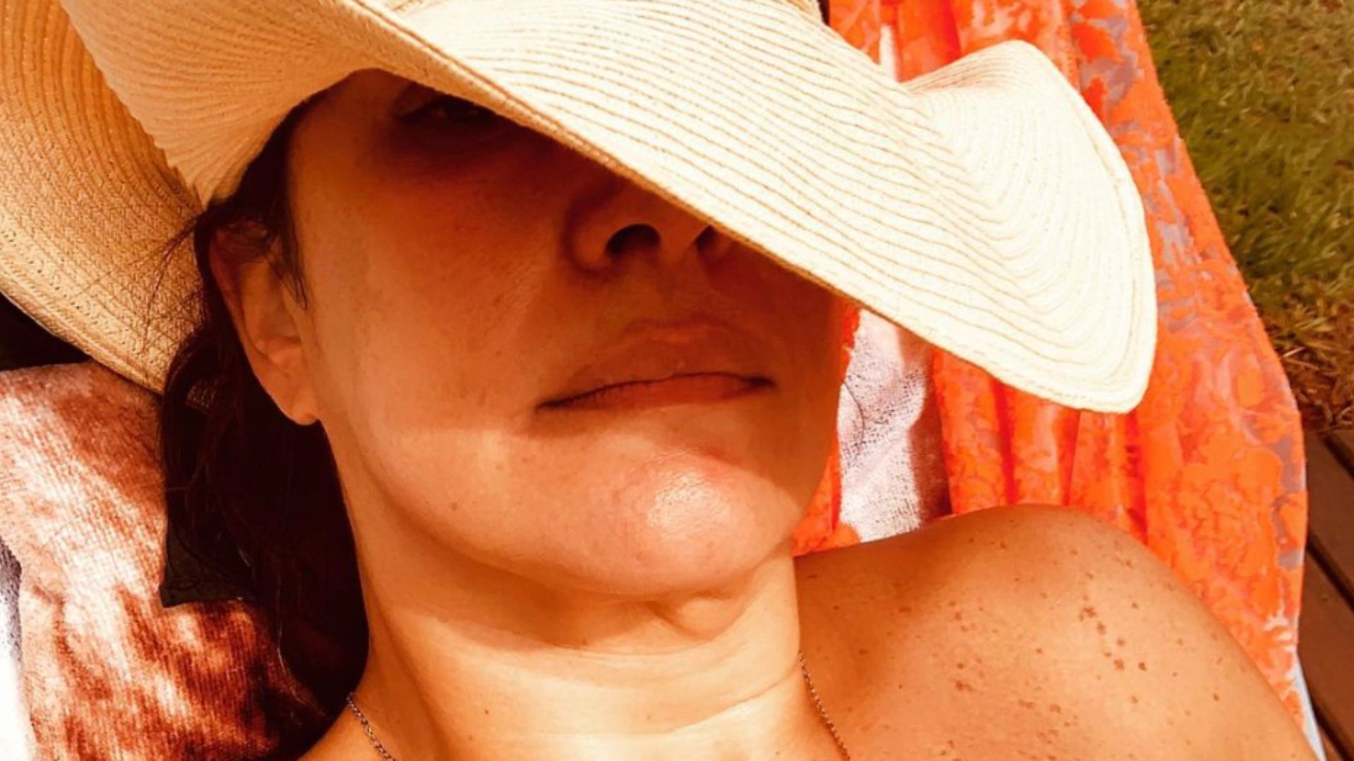 Aos 51 anos, Silvia Abravanel choca fãs ao publicar clique inédito de biquíni: “Linda”
