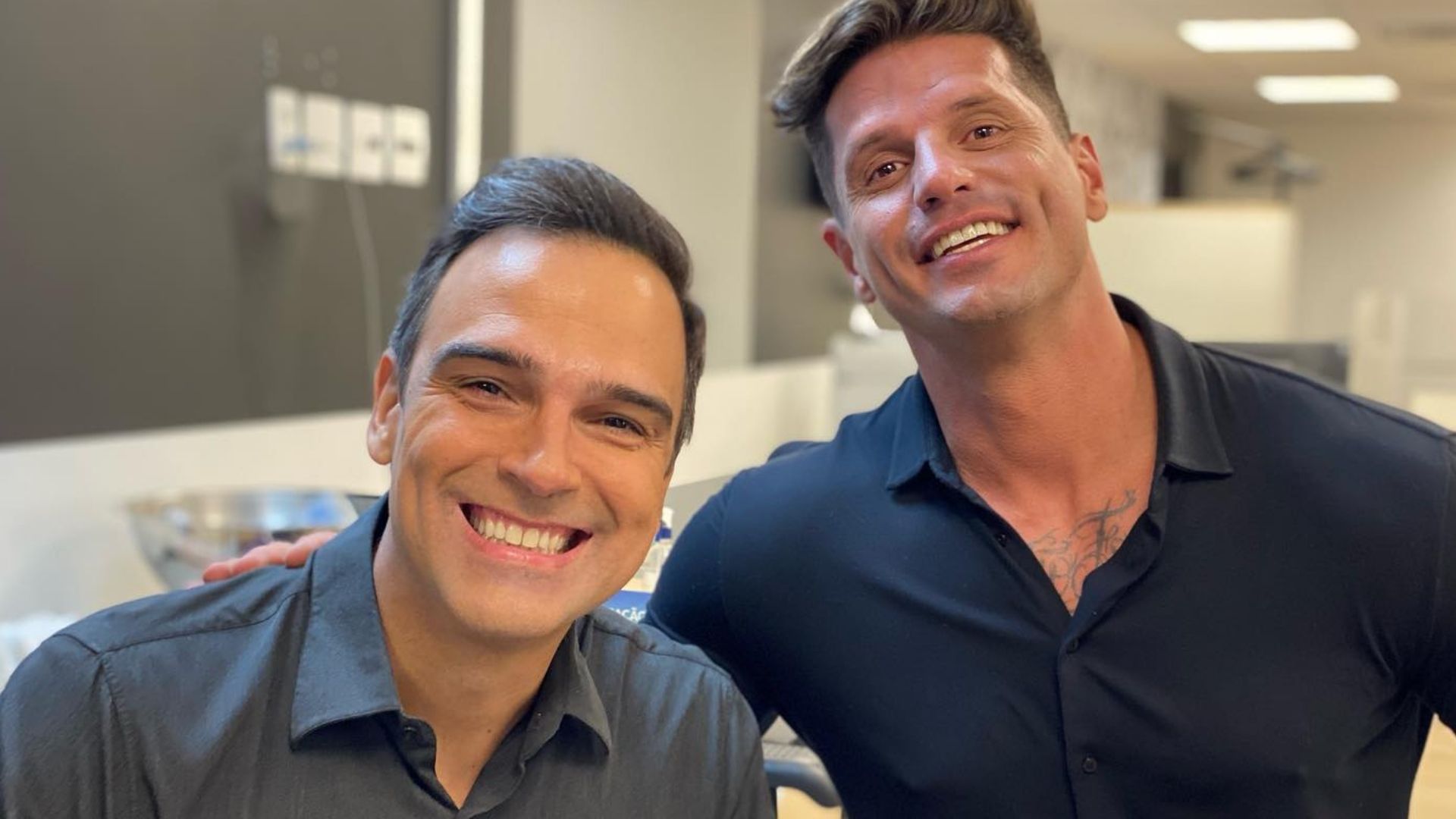 Tadeu Schmidt homenageia Fernando Fernandes após fim do No Limite: “Intensidade”