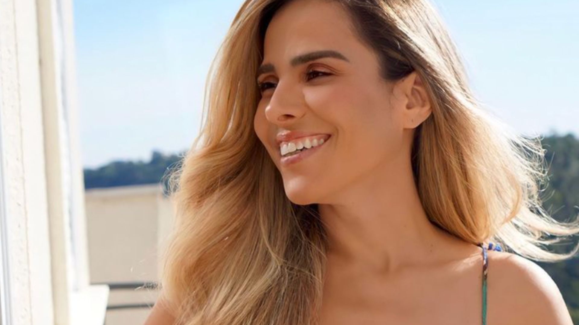 Vivendo novo amor, Wanessa posa sem sutiã com vestido de alcinha e impressiona: “Lindíssima”