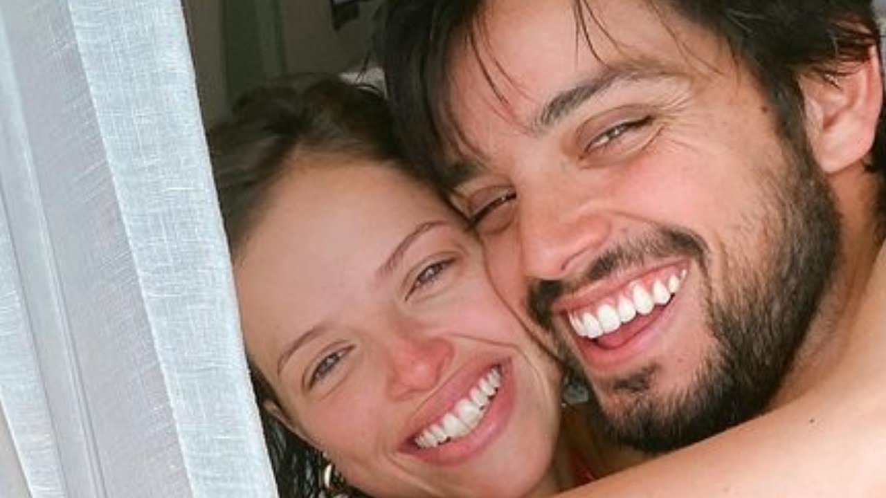 Agatha Moreia surge na cama com Rodrigo Simas e divide momento de intimidade: “Melhor parte”