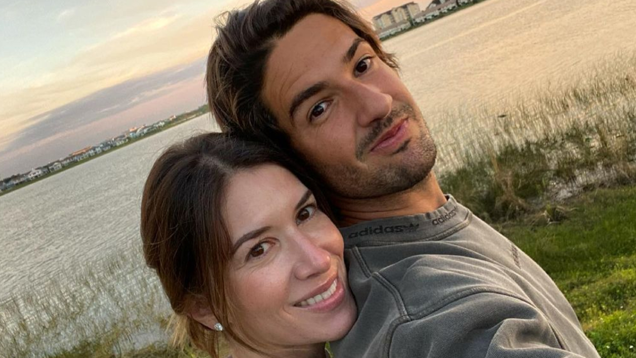 Alexandre Pato e Rebeca Abravanel completam dois anos de casamento e exibem aliança caríssima: “Presente de Deus”