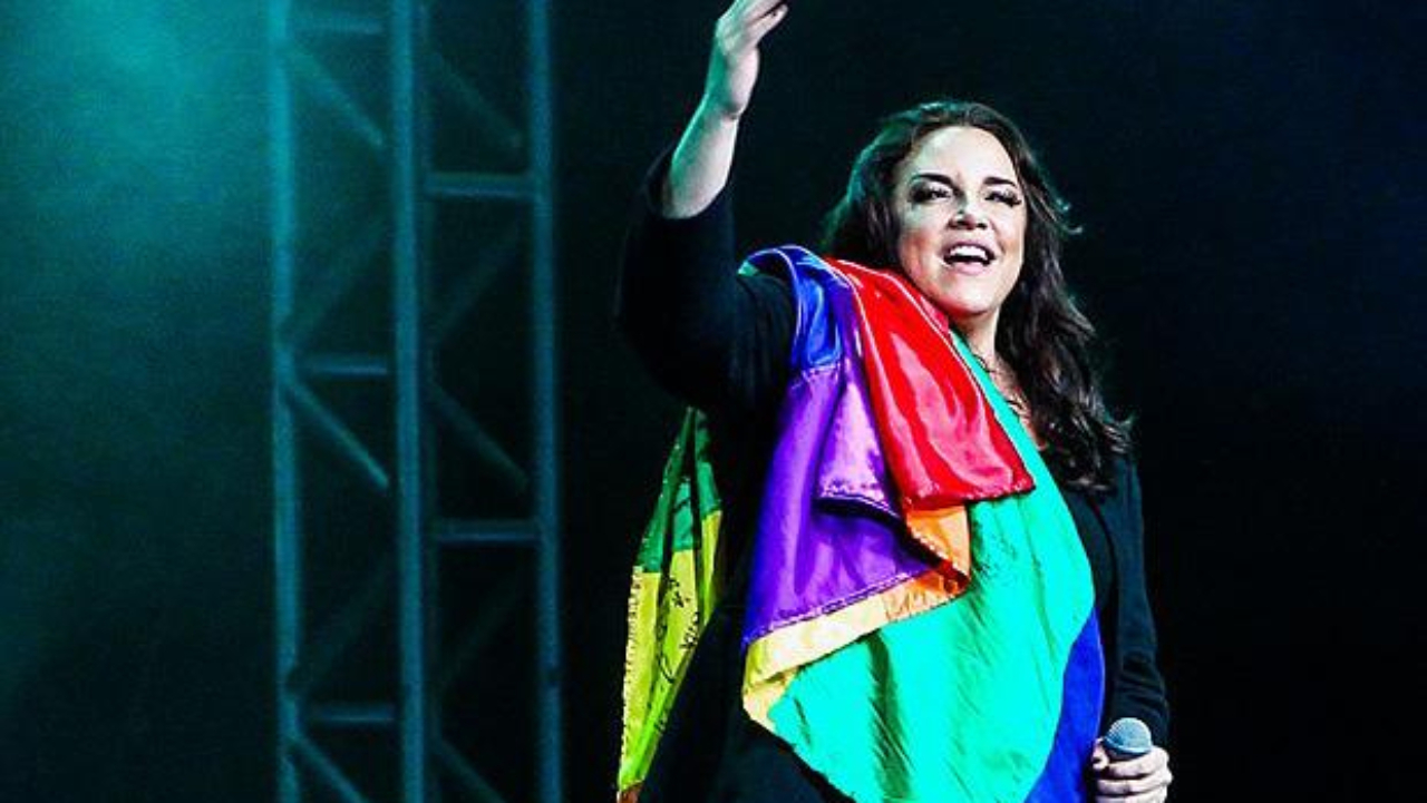 Em mês do ‘Orgulho LGBTQI+’, Ana Carolina faz relato sobre igualdade e respeito: ”Somos livres”