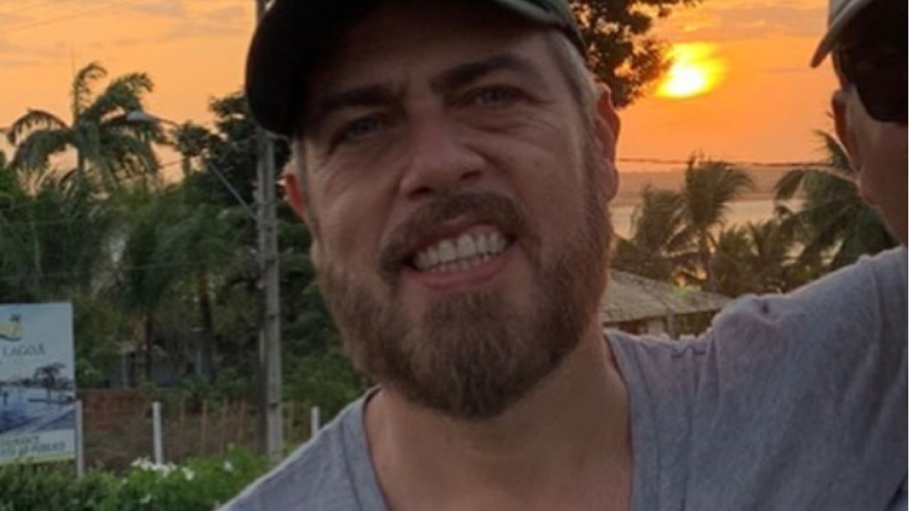 Anderson Müller publica foto raríssima ao lado do namorado e faz declaração sincera: “Feliz dia do amor”