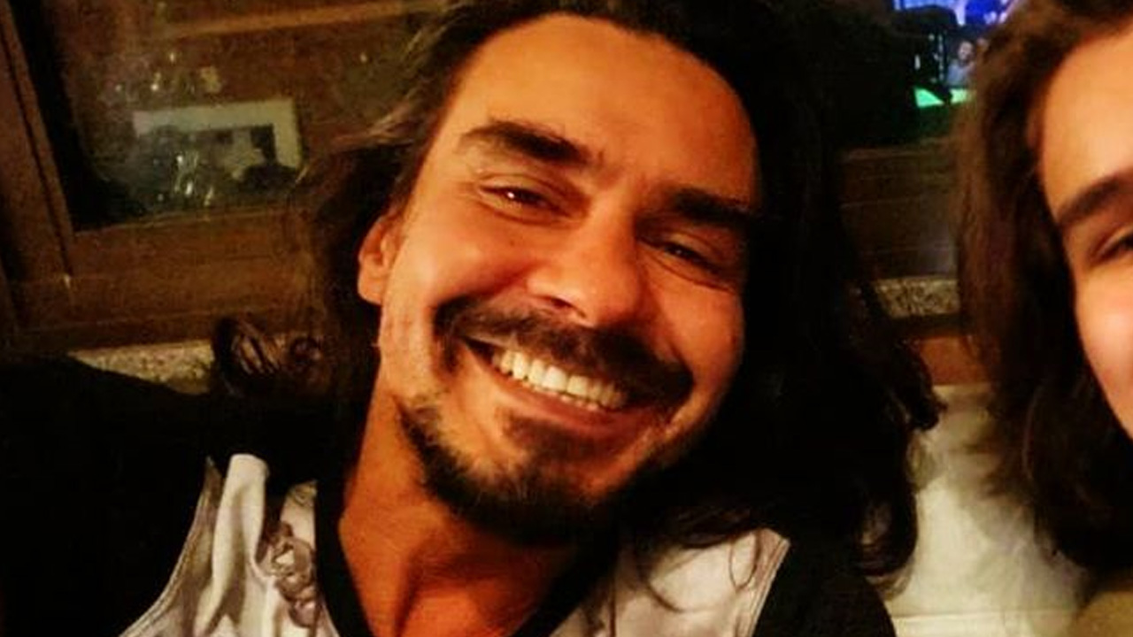 André Gonçalves posa em clique raro com filho do meio e semelhança choca seguidores: “Quem é quem?”