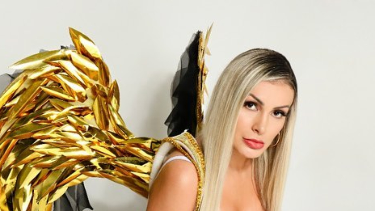 Andressa Urach posa de lingerie e diz que ensaio foi autorizado pelo marido: ”Ele aprovou”