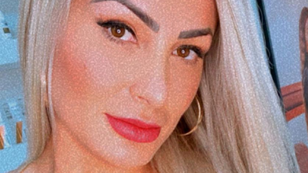 Após 16 horas em salão de beleza, Andressa Urach apresenta novo visual: ”Valeu a pena”