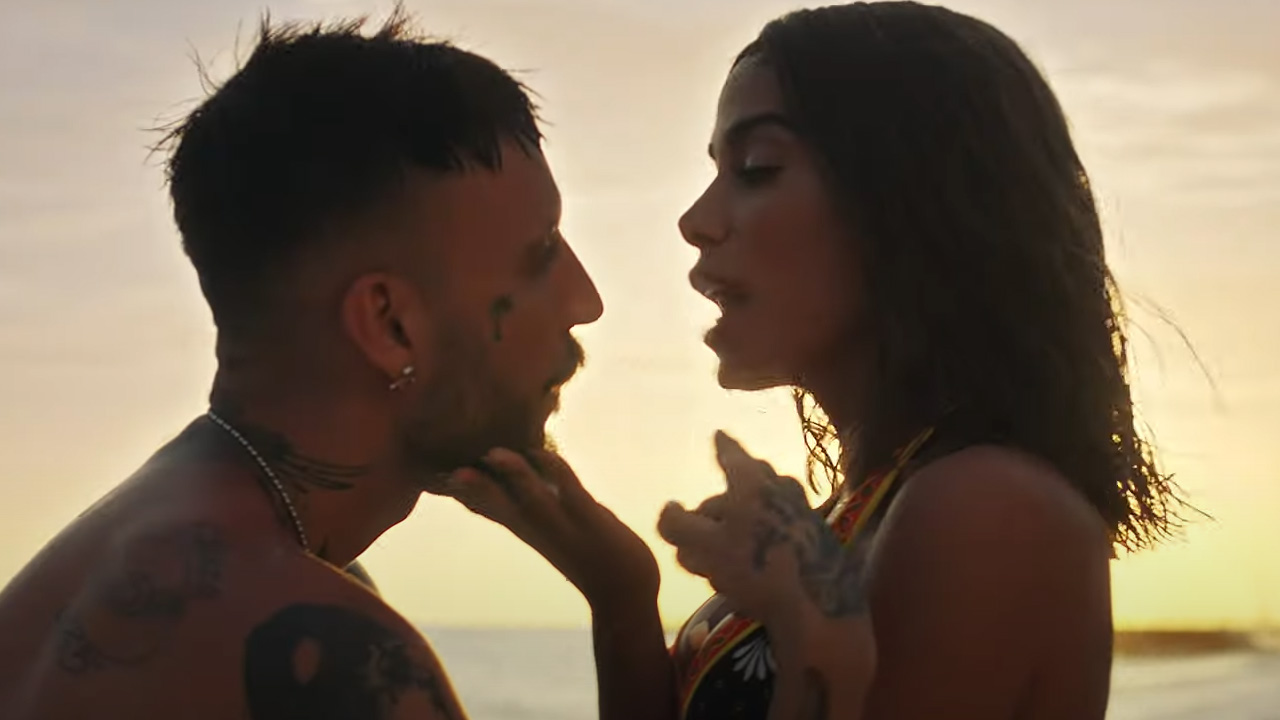 Anitta sensualiza em cenas quentes com italiano gato em clipe de ‘Un Altro Ballo’