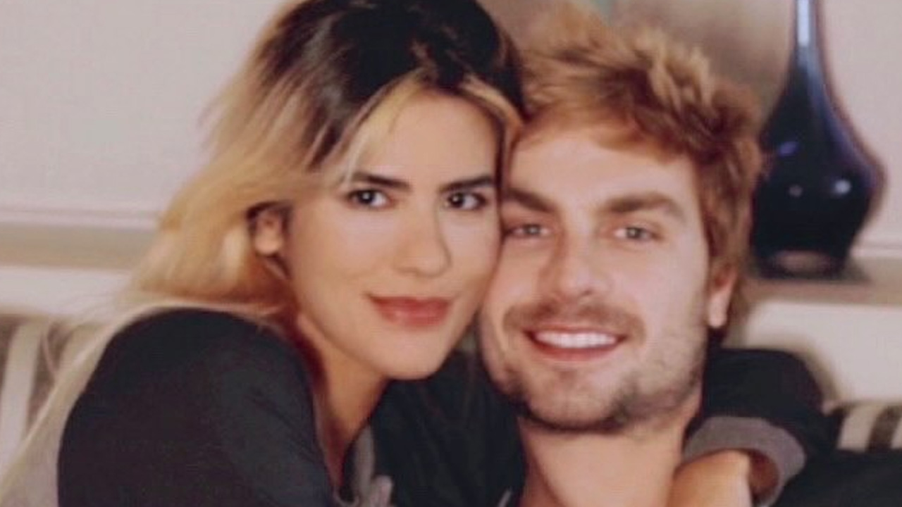 Filha de Glória Pires, Antônia Morais tira a roupa em foto com o namorado e sensualiza: “Casal lindo”