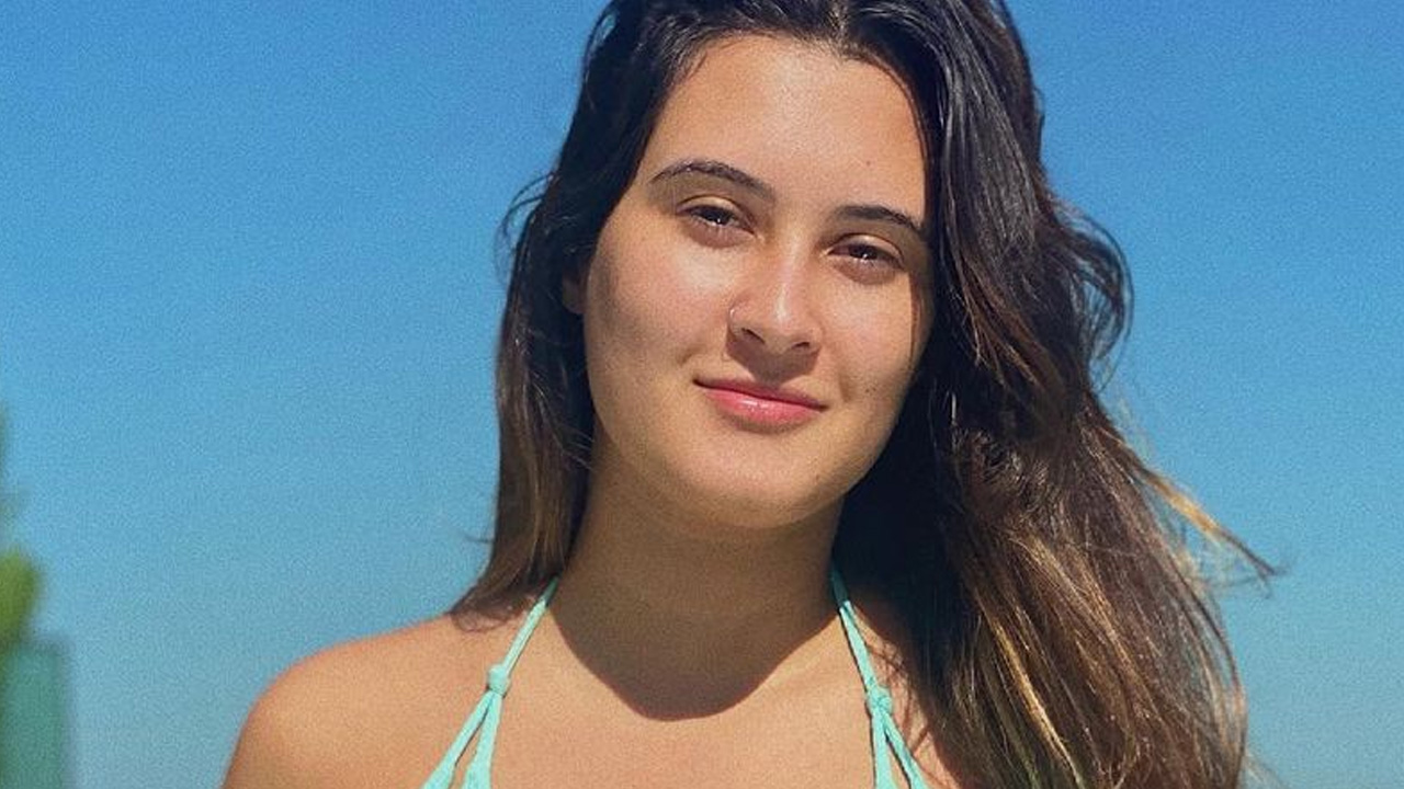 Filha gata de Fátima Bernardes e William Bonner, Bia Bonemer ostenta barriga negativa e cinturinha PP: “Vista linda”