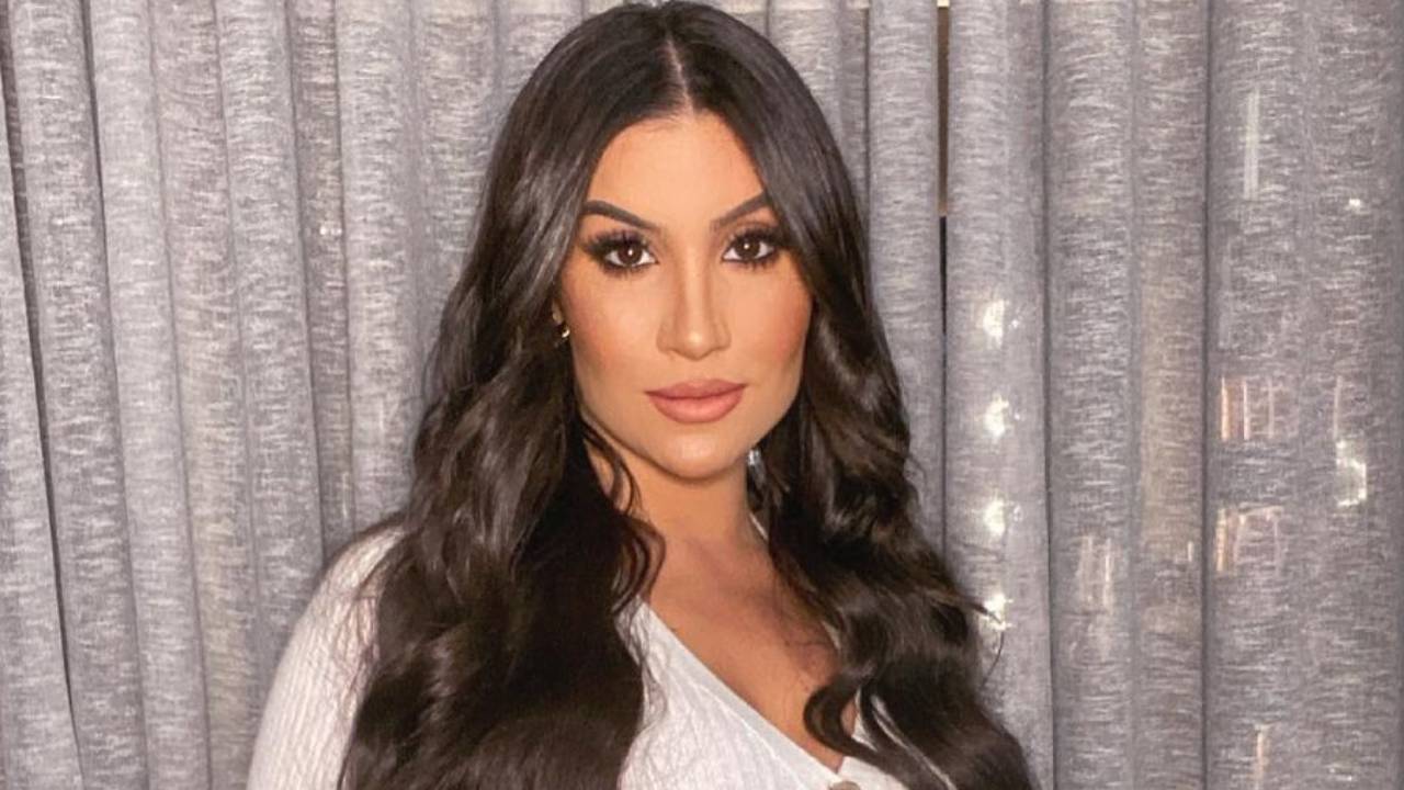 Na reta final da gestação, ex-BBB Bianca Andrade surpreende ao mostrar barrigão enorme: “Falta pouquinho”