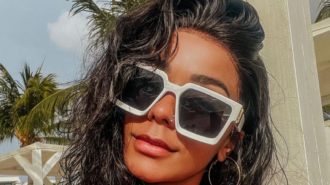 Em viagem paradisíaca, Brunna Gonçalves ostenta barriga sarada e curvas poderosas: “Gata”