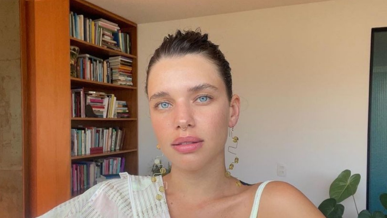 Bruna Linzmeyer divide intimidade ao surgir em clima de romance com a namorada: “Casal modelo”
