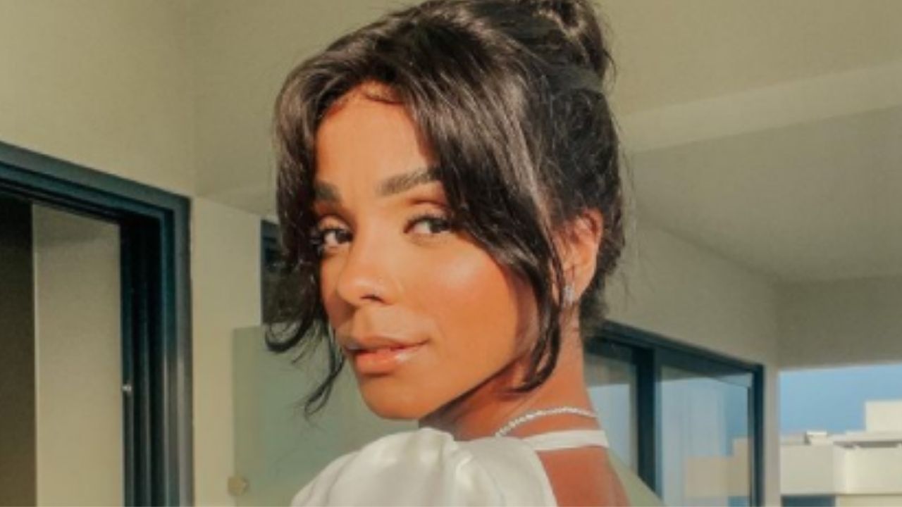 Relembrando Caribe, Brunna Gonçalves empina bumbum e ostenta abdome trincado em praia paradisíaca: “Saudade”
