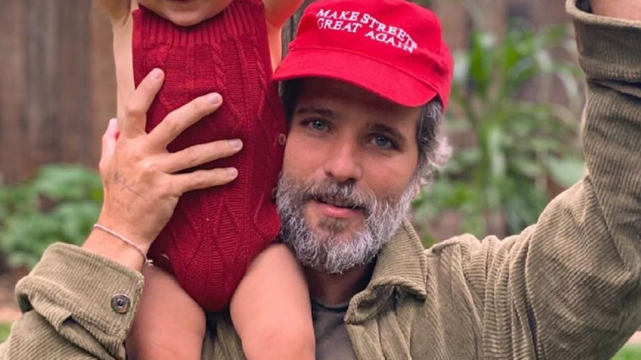 Bruno Gagliasso divide registros fofíssimos com Zyan e comemora os 11 meses do filho: “Hoje é mêsversario de quem?”