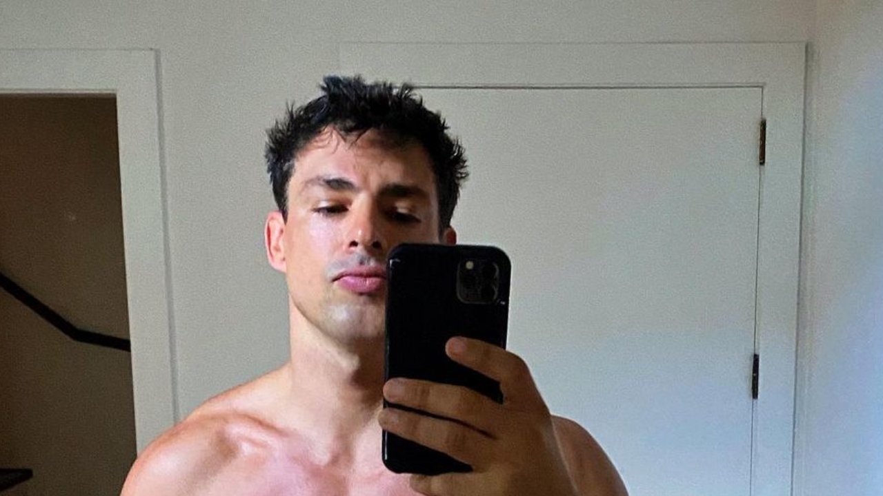 Descamisado, Cauã Reymond compartilha clique pós-treino e corpo trincado rouba a cena: ”Misericórdia”
