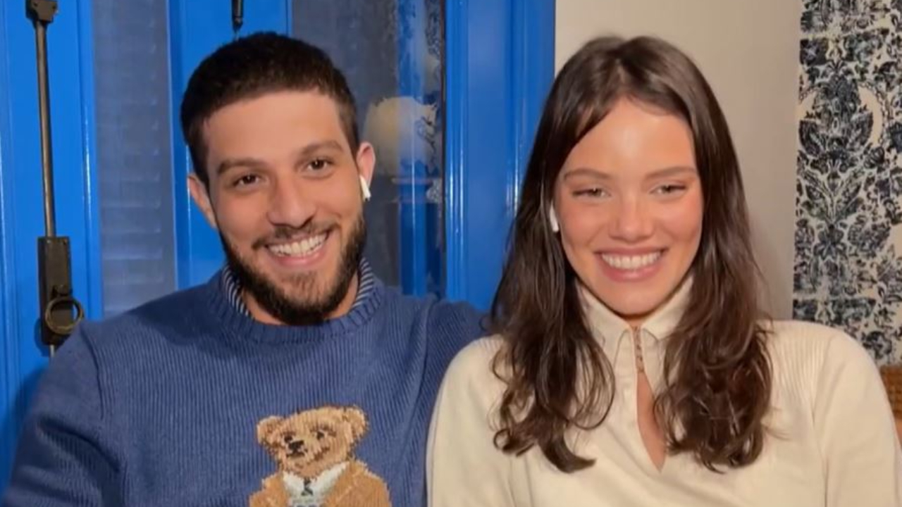 Chay Suede e Laura Neiva revelam sexo do bebê e ator comenta gestação emendada: “Ela me deu prazo”