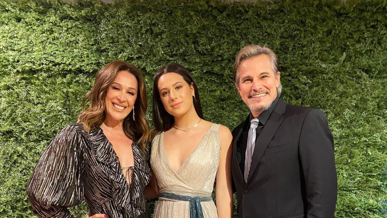 Claudia Raia e Edson Celulari se reúnem para formatura da filha, Sophia: ”Estamos orgulhosos”