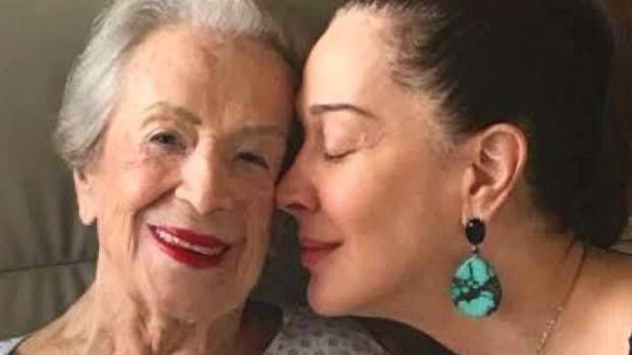 Claudia Raia faz tatuagem especial em homenagem à falecida mãe e emociona a web: “Importante para mim”
