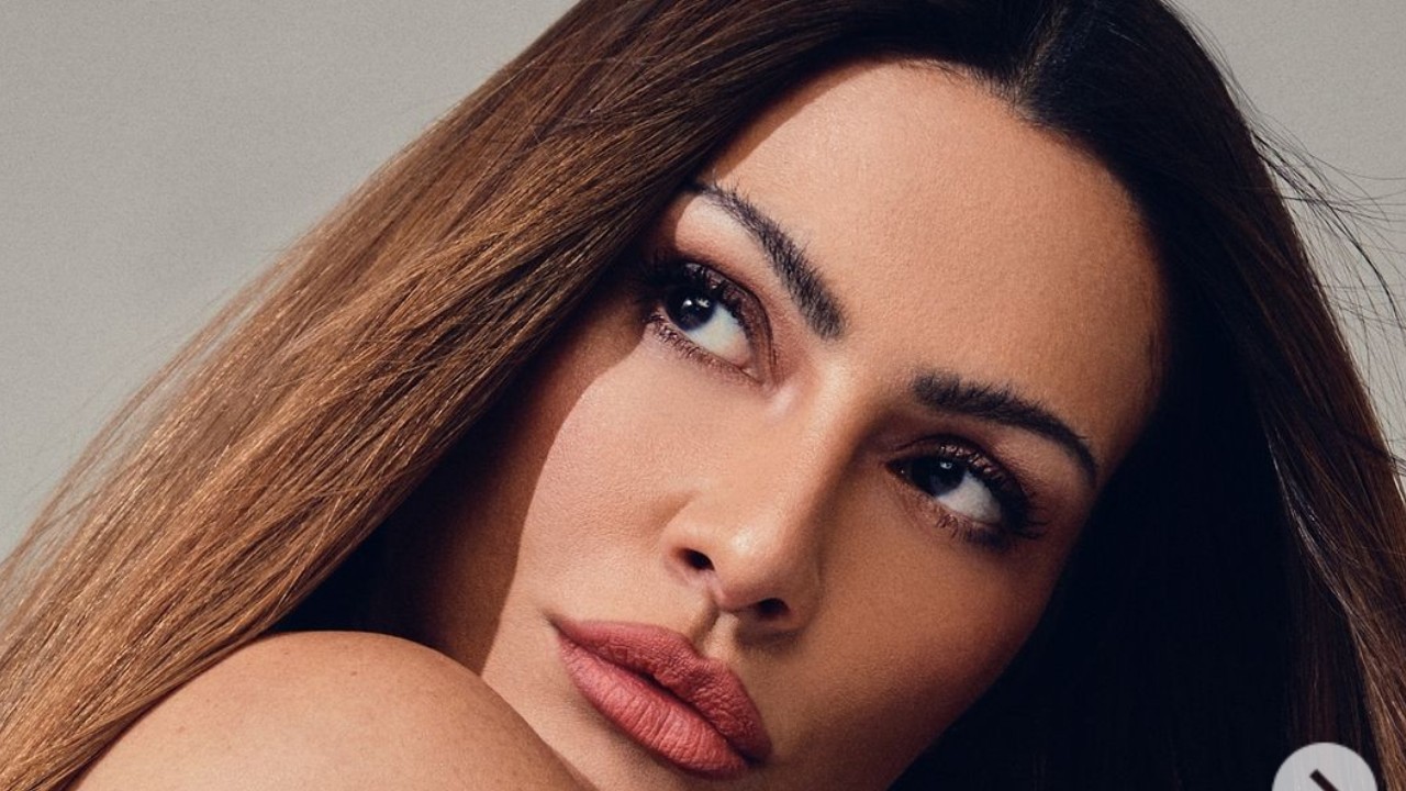 Poderosa, Cleo Pires dispensa parte de cima e rouba a cena em clique ousado: “Gata com força”