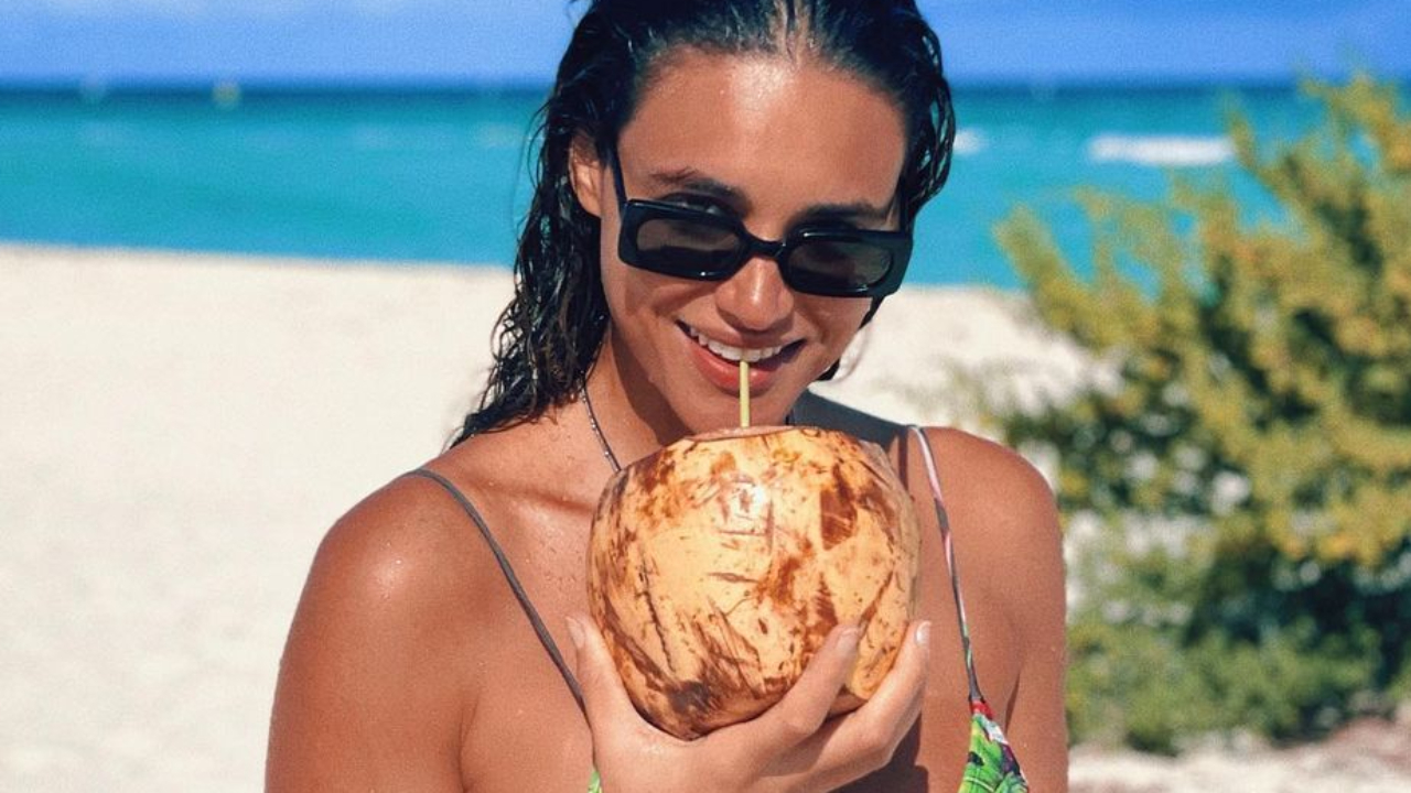 De biquíni, Débora Nascimento ostenta físico privilegiado e ganha elogios do novo namorado: “Sereia”