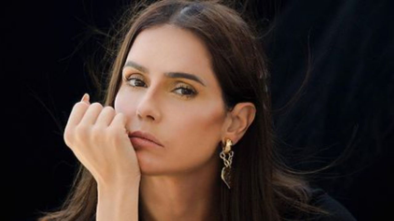 Aos 41 anos, Deborah Secco exibe corpaço escultural com abdome sequinho de biquíni e impressiona: “Tá passada?”