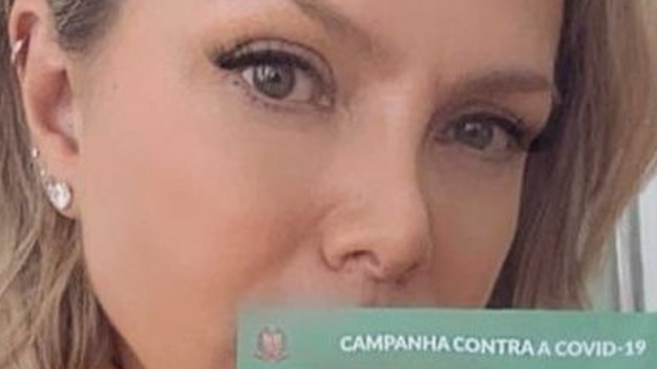 Eliana é vacinada contra Covid-19 e pede urgência na imunização de todos: “Sigo na fé”