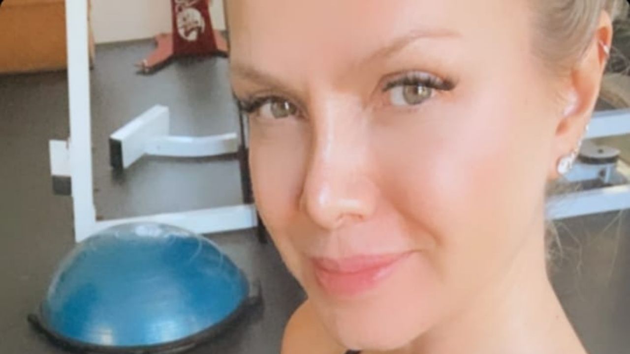 Aos 47 anos, Eliana impressiona com corpão sarado e ostenta abdome definido: “Depois do treino”