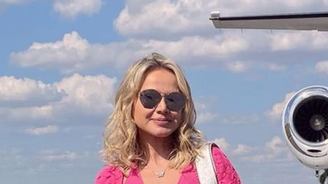 Aos 47 anos, Eliana desembarca de jatinho, posa com look estiloso e deixa barriga de fora: “Que corpo é esse?”