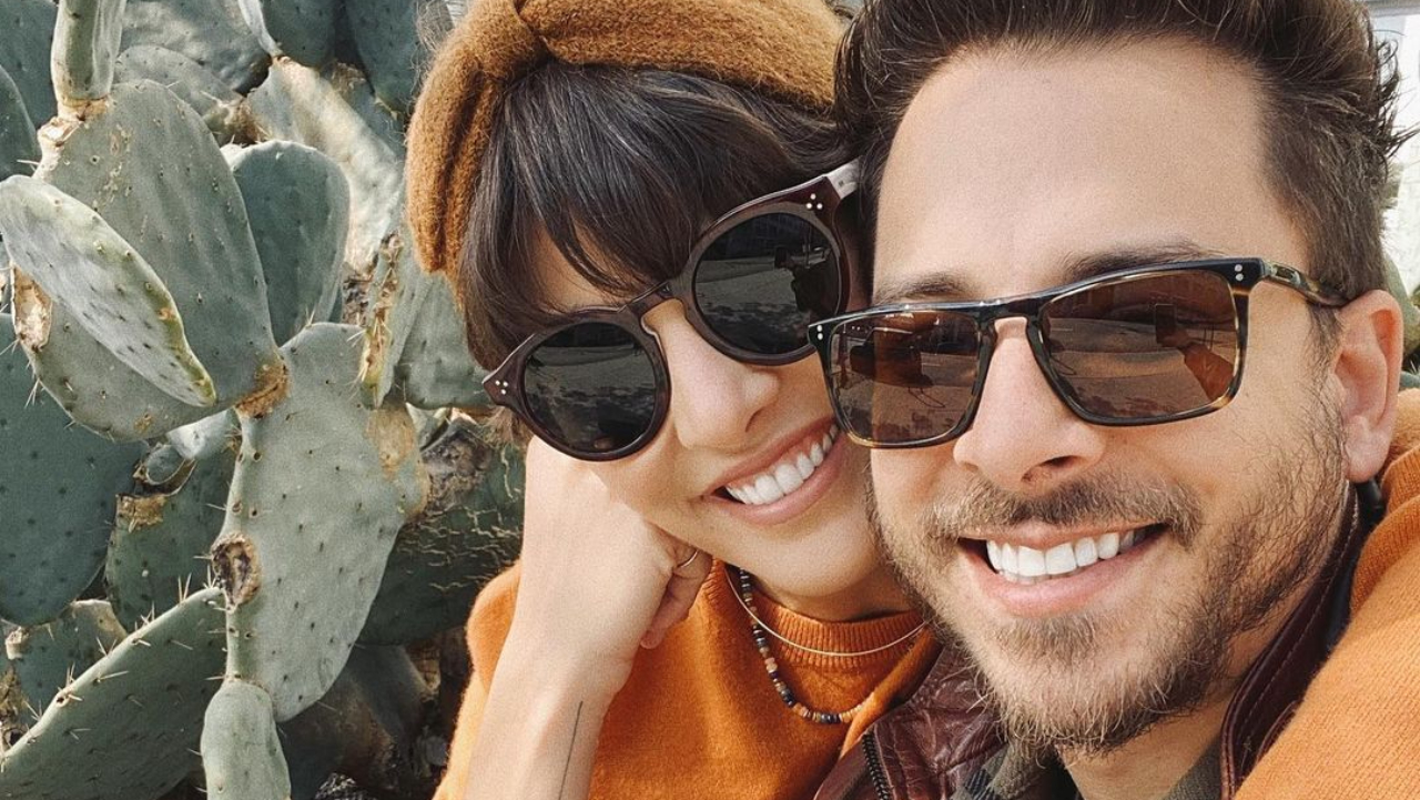 Esposa de Junior Lima, Monica Benini renova bronzeado com barrigão de seis meses: “Banho de sol na menina”