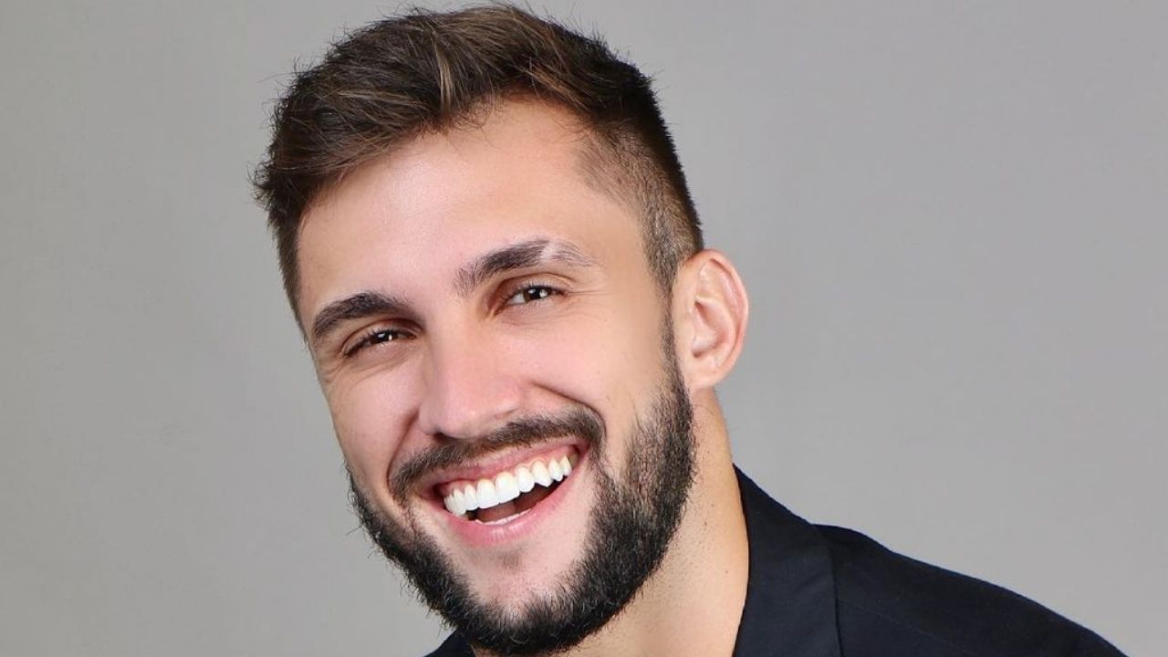 Ex-BBB Arthur Picoli exibe braços musculosos e comemora sucesso nas redes sociais: “De Conduru para o mundo”