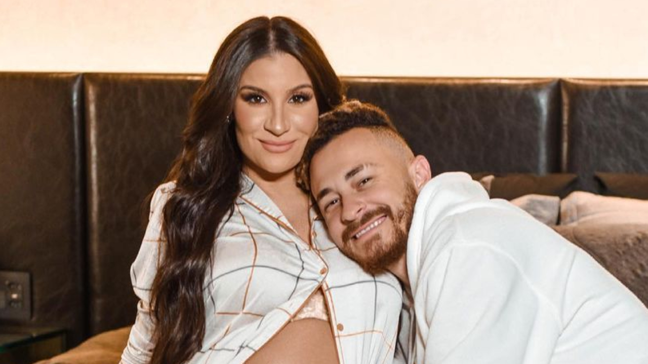 No oitavo mês, ex-BBB Bianca Andrade aposta em look com o barrigão de fora e tamanho impressiona fãs