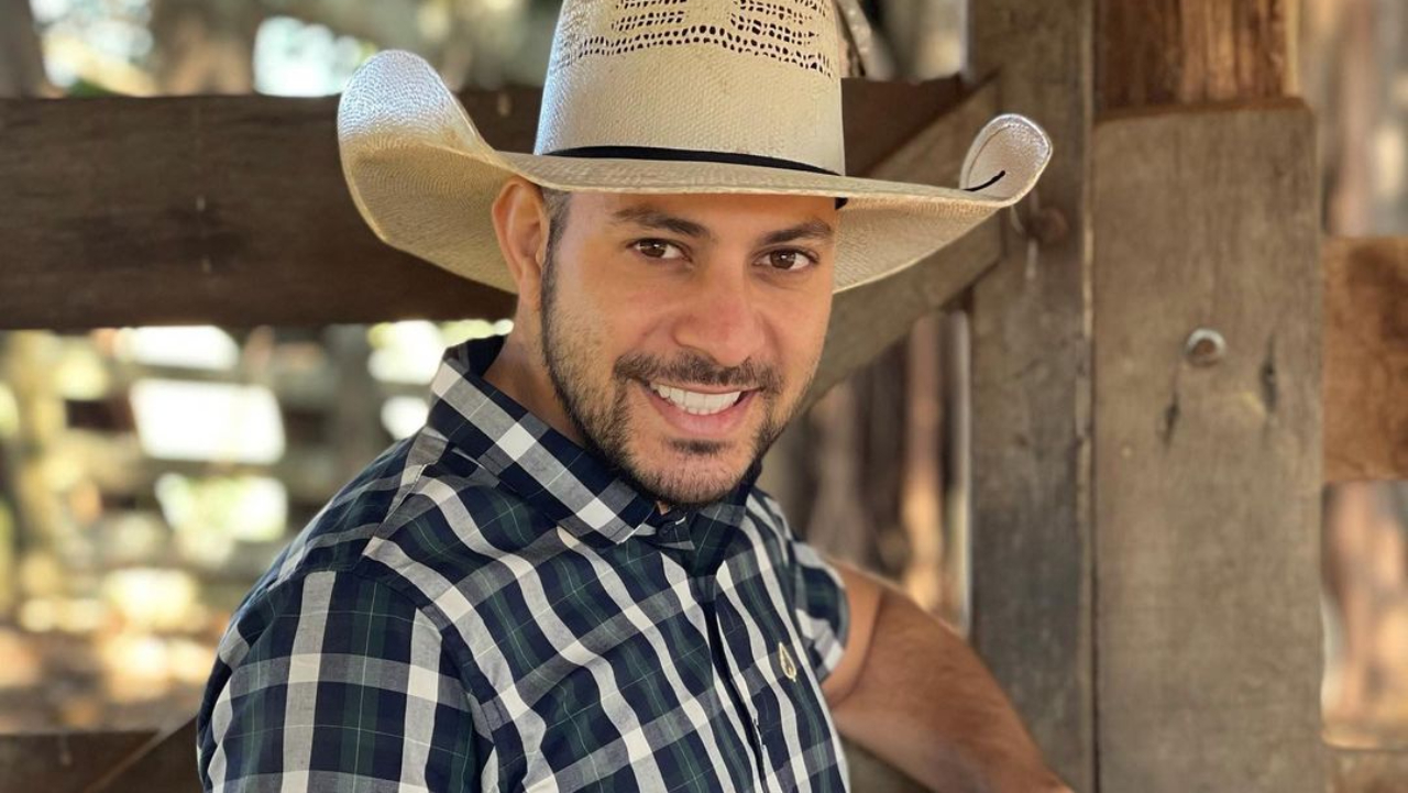 Ex-BBB Caio Afiune prepara churrasco com picanha de R$ 660: ”É a compra do mês”