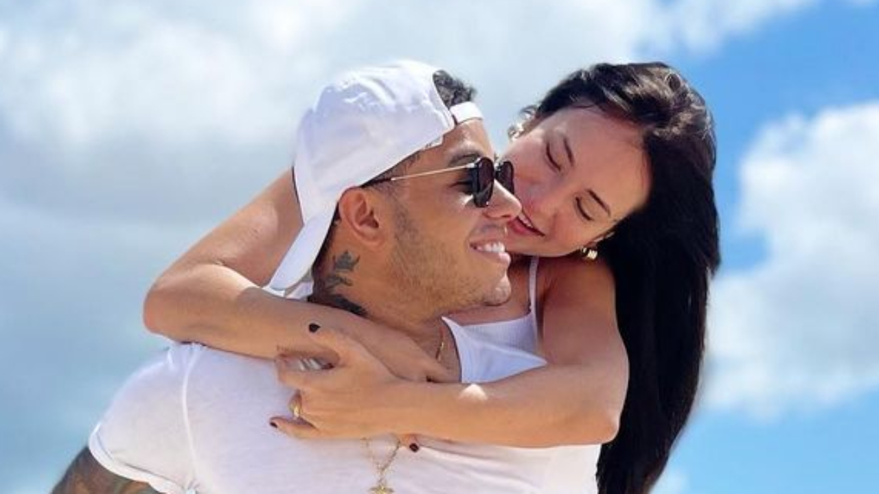 Ex-BBB Gabi Martins troca beijo de cinema com Tierry e celebra cinco meses de união: “Que sorte eu tenho”