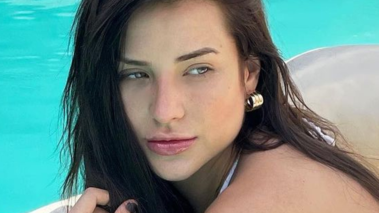 Ex-BBB Gabi Martins deixa as costas nuas com maiô ousado e mostra corpo sem filtros, com direito a cicatrizes: “Princesa”