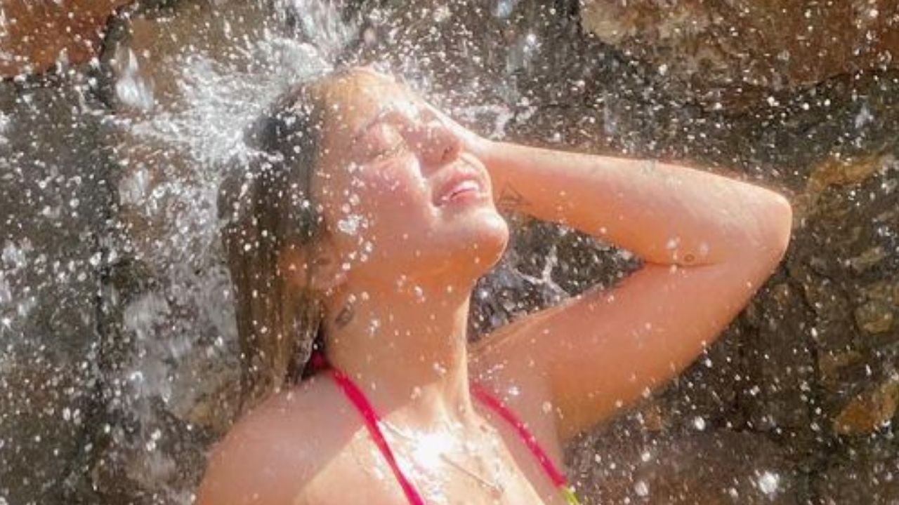 Ex-BBB Viih Tube exibe corpão em cachoeira e faz piada: “Para os fiscais de banho que me perseguem”
