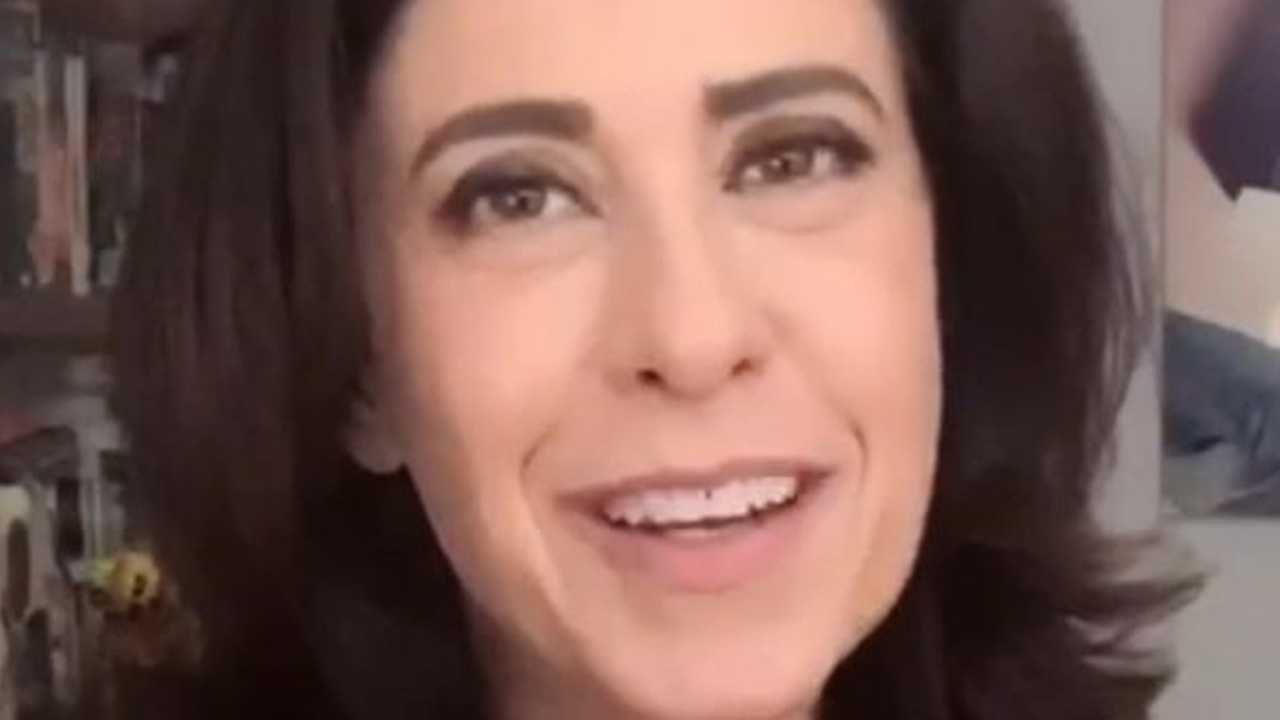 Tá explicado: Fernanda Torres recusou vacina por questão médica concreta que corre na família, segundo site