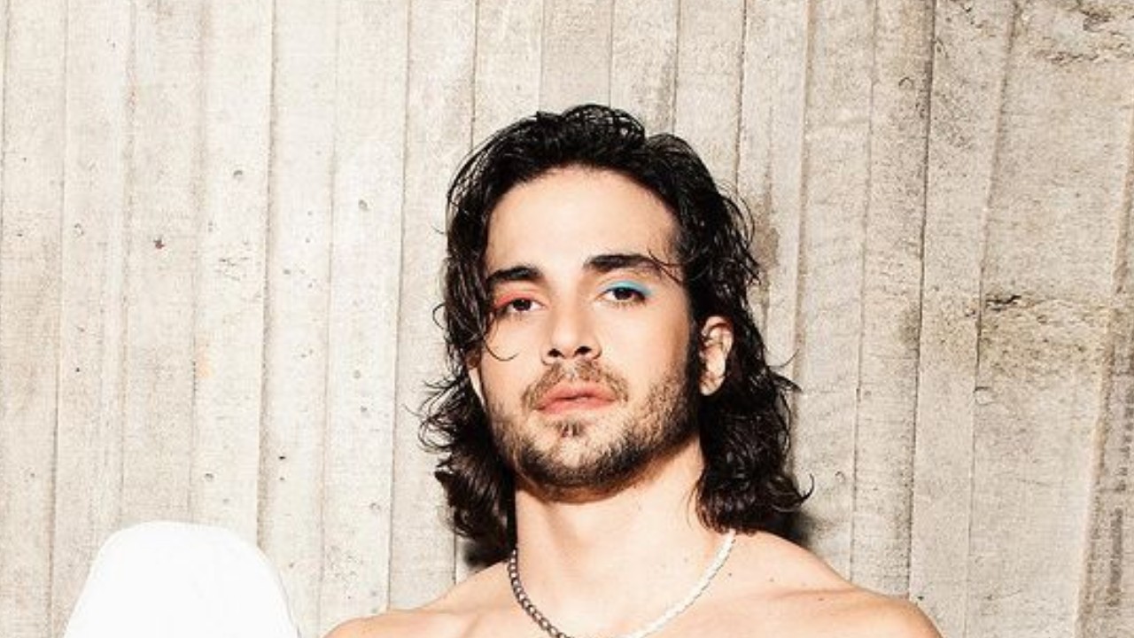 Ousado, ex-BBB Fiuk sensualiza sem camisa e Gilberto Nogueira baba: “Quero para mim”
